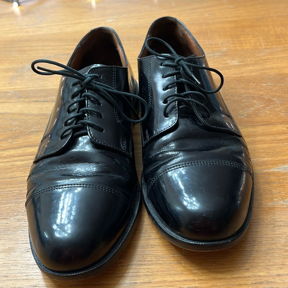 Bostonian Classics Sz 7 Black Patent Leather Brogues